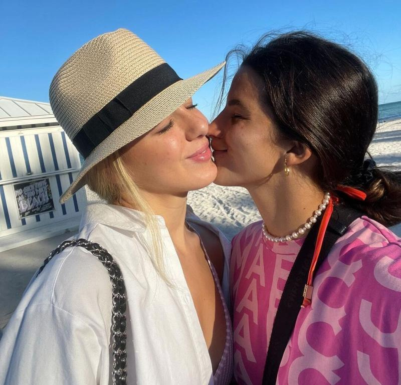 chloe lukasiak 与 brooklinn khoury